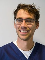 Dr Nick van der Meulen